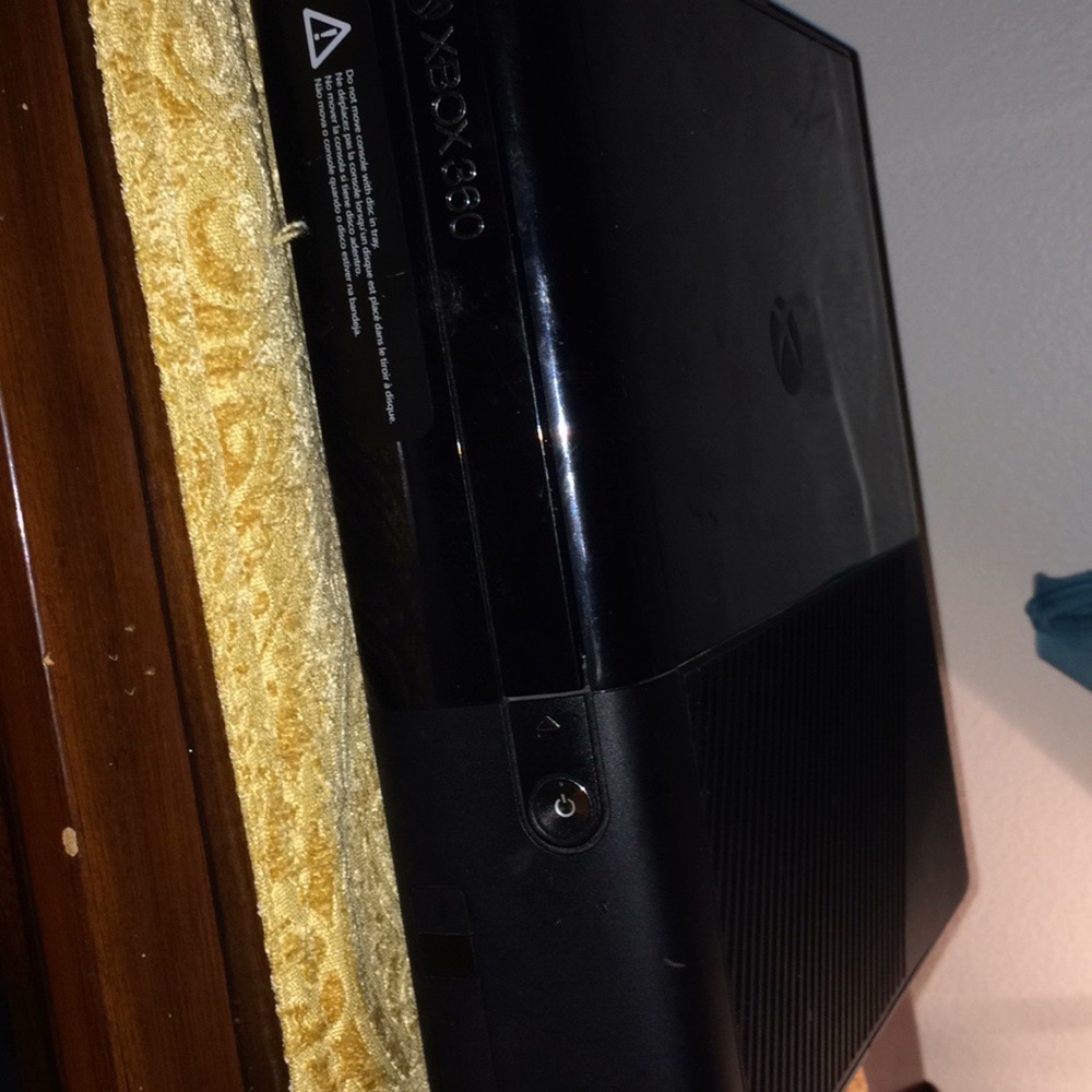 Xbox 360, 4 controllers, 5 Games, New headset.